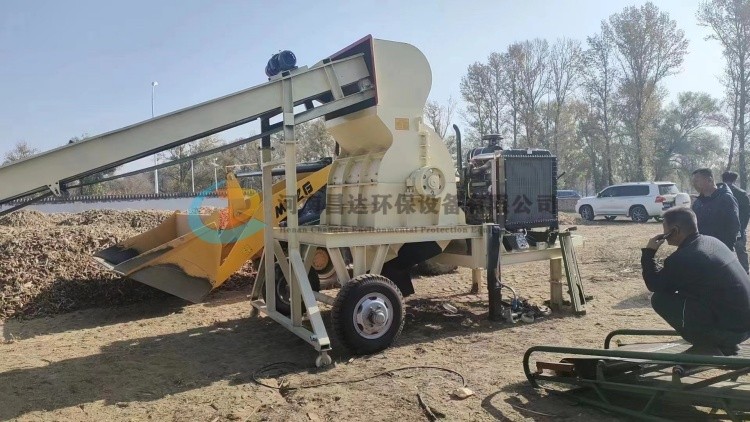 陝西大型移動玉米芯客戶現（xiàn）場.jpg