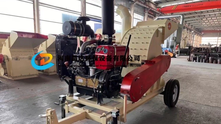 移動家具廠木材邊（biān）角料粉碎碎機.jpg