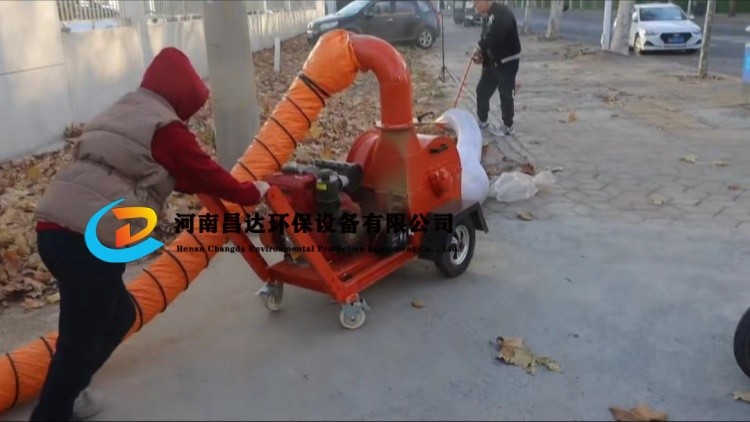河南昌達移動樹葉粉碎（suì）機（jī）客戶使用現場.jpg
