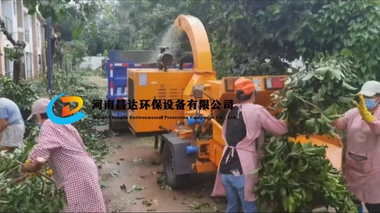 河南（nán）昌達HC-6145樹枝粉碎機（jī）浙江（jiāng）杭州客戶現場2.jpg