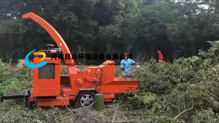河（hé）南昌達HC-6140L樹枝粉碎（suì）機四川成都客戶現場.jpg