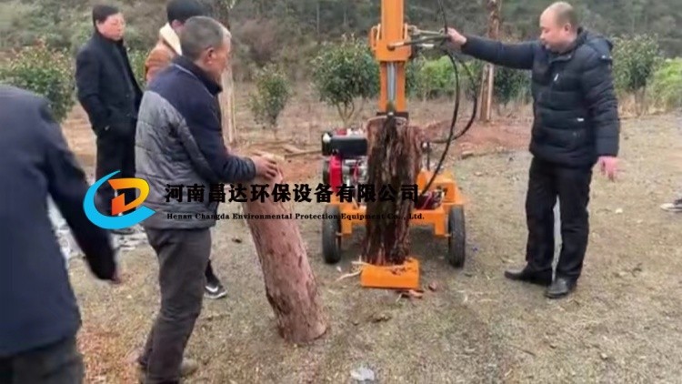 河南昌達移動（dòng）劈木機雲南昆明客戶現（xiàn）場.jpg