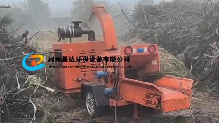 河南昌達HC-6140樹枝粉碎機湖北武漢客戶現場 河(hé)南(nán)昌達HC-6140樹枝粉碎機湖(hú)北武漢客戶現場