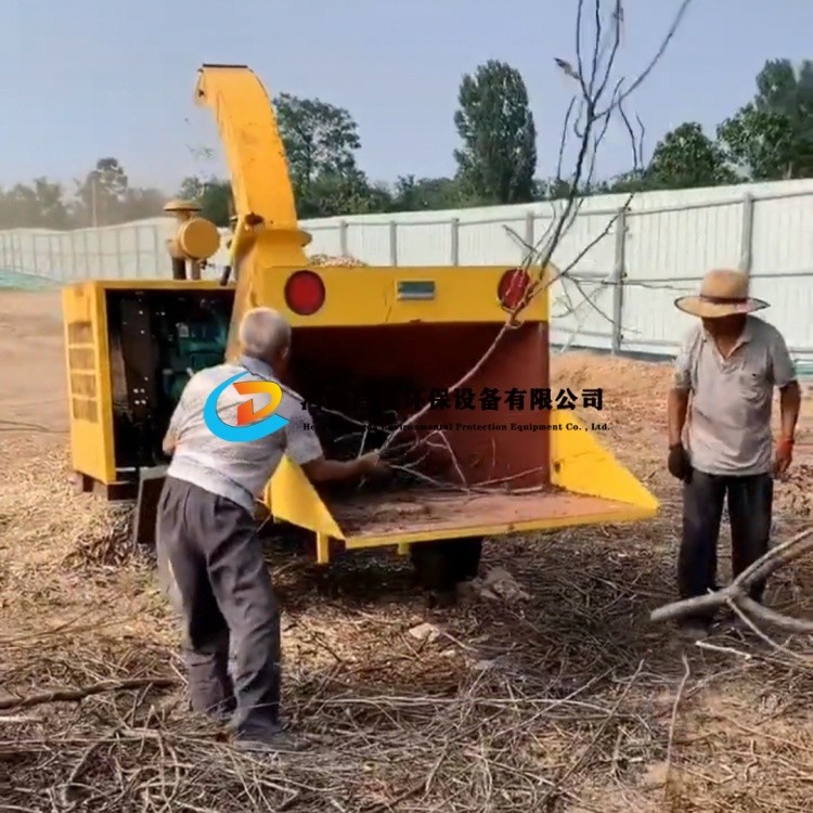 河南昌（chāng）達6145樹（shù）枝（zhī）樹條粉碎機河南南陽客戶使用現場.jpg