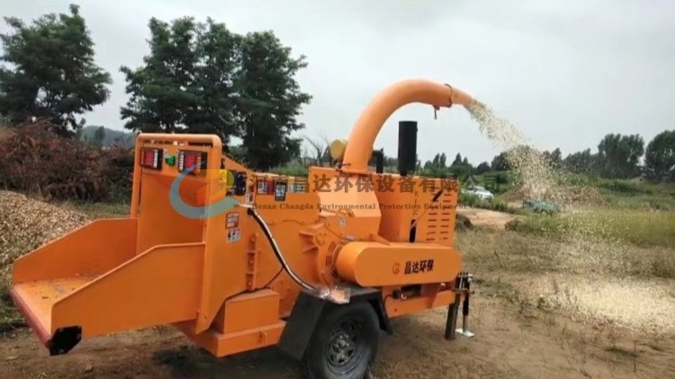 河南昌達HC-6145園林綠化樹枝粉碎機山東威(wēi)海客戶使用現場 河南昌達HC-6145園林(lín)綠化樹枝粉碎機山東威海客戶使用現場(chǎng)