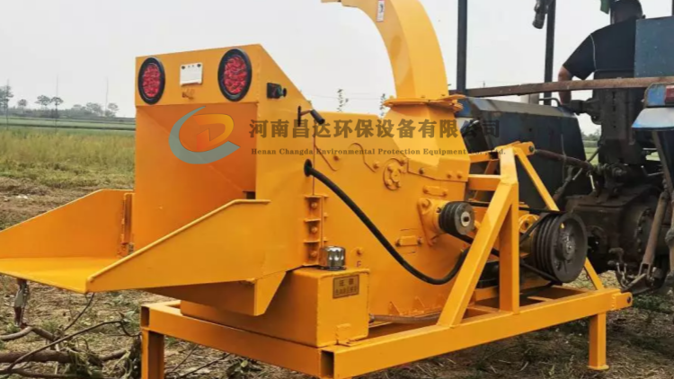 河南昌達拖拉機後輸動力樹枝粉碎機2.png
