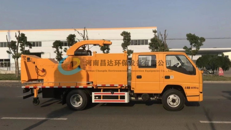 湖北客戶定（dìng）製車載式樹枝粉碎車主機2.jpg