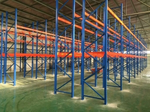 青島（dǎo）客戶惠購重型貨架出口印尼